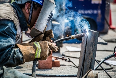长沙黄花综合保税区 开园前的最后冲刺，金属门窗工程进入最后调试阶段