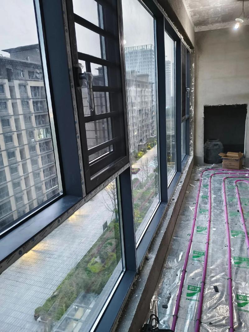 鼎泰一号院项目纪实 系统门窗安装与金属门窗工程现场解析